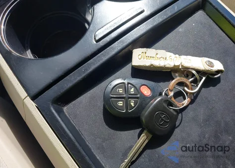 2011 Toyota Sienna Le z USA, uszkodzony, nr VIN 5TDJK3DC9BS010997